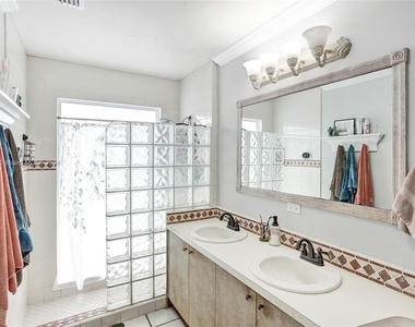 874 Blueberry Drive - Photo Thumbnail 13