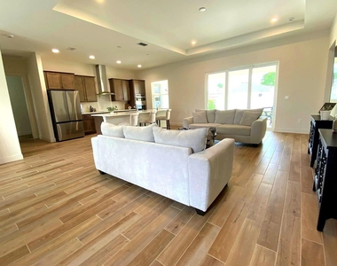 1719 Sw Bradway Lane - Photo Thumbnail 9