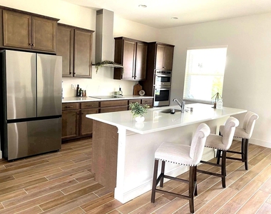 1719 Sw Bradway Lane - Photo Thumbnail 3