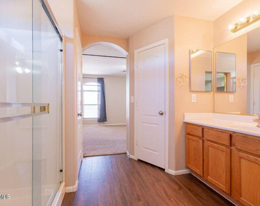 16663 W Rimrock Street - Photo Thumbnail 9