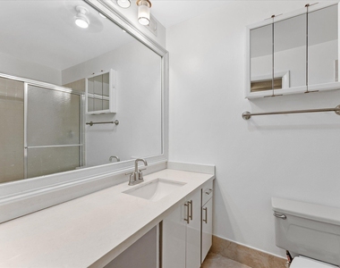 1821 Ne 40th Court - Photo Thumbnail 14