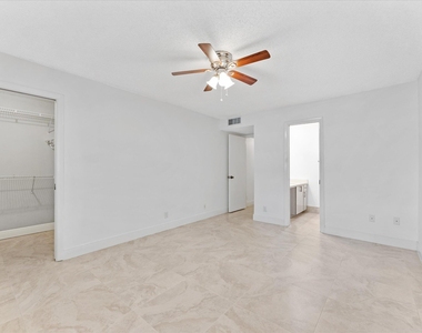 1821 Ne 40th Court - Photo Thumbnail 13