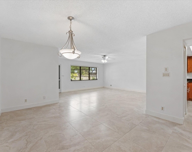 1821 Ne 40th Court - Photo Thumbnail 6