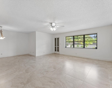 1821 Ne 40th Court - Photo Thumbnail 4