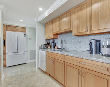 2121 N Ocean Boulevard - Photo Thumbnail 11