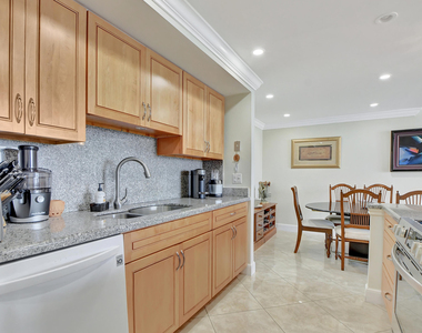 2121 N Ocean Boulevard - Photo Thumbnail 7