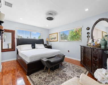 7649 Kismet Street - Photo Thumbnail 12