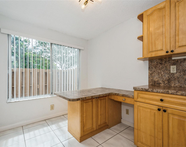 8208 Nw 8th Place Nw - Photo Thumbnail 10