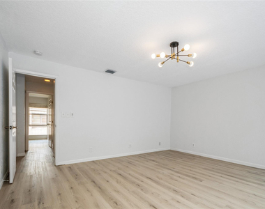 8208 Nw 8th Place Nw - Photo Thumbnail 15
