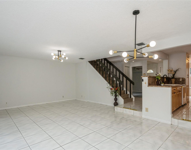 8208 Nw 8th Place Nw - Photo Thumbnail 5