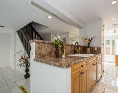 8208 Nw 8th Place Nw - Photo Thumbnail 8