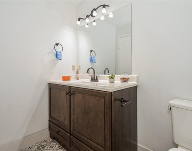 8208 Nw 8th Place Nw - Photo Thumbnail 17