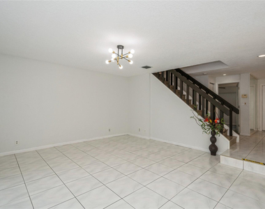 8208 Nw 8th Place Nw - Photo Thumbnail 2