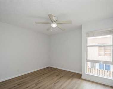 8208 Nw 8th Place Nw - Photo Thumbnail 24