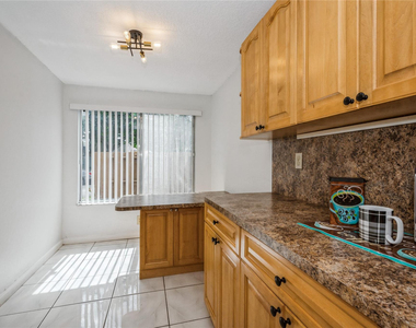 8208 Nw 8th Place Nw - Photo Thumbnail 9