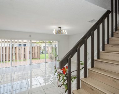 8208 Nw 8th Place Nw - Photo Thumbnail 3