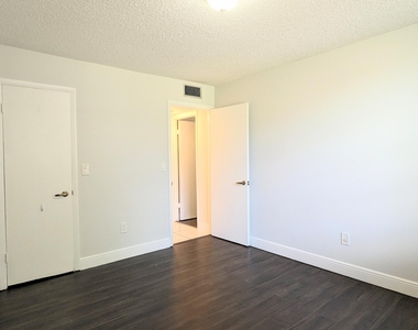 3253 Foxcroft Road - Photo Thumbnail 24