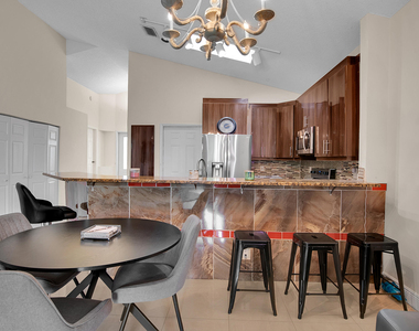 7705 Forest Green Lane - Photo Thumbnail 9
