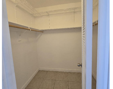 2900 N Palm Aire Drive N - Photo Thumbnail 9