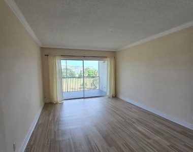 2900 N Palm Aire Drive N - Photo Thumbnail 1