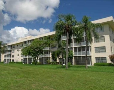 2900 N Palm Aire Drive N - Photo Thumbnail 11