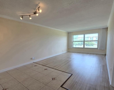 2900 N Palm Aire Drive N - Photo Thumbnail 2