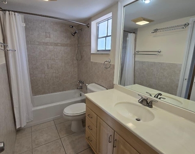 2900 N Palm Aire Drive N - Photo Thumbnail 5