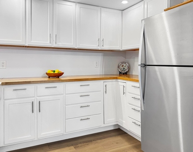 1202 N Andrews Avenue - Photo Thumbnail 2