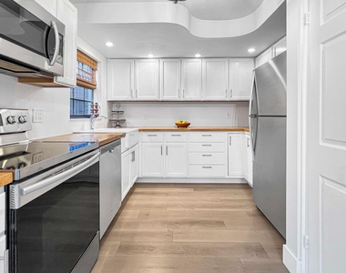 1202 N Andrews Avenue - Photo Thumbnail 16