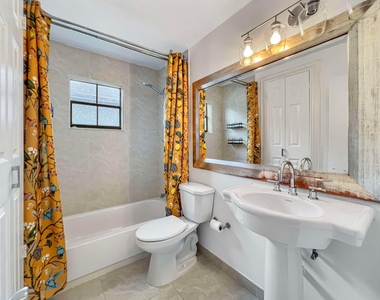 1202 N Andrews Avenue - Photo Thumbnail 6