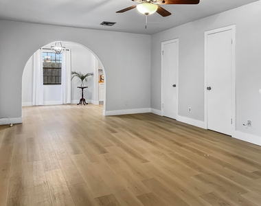 1202 N Andrews Avenue - Photo Thumbnail 22