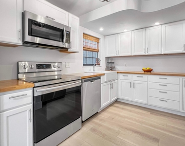 1202 N Andrews Avenue - Photo Thumbnail 1