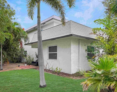 1202 N Andrews Avenue - Photo Thumbnail 8