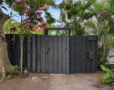 1202 N Andrews Avenue - Photo Thumbnail 9