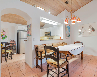 9358 Heathridge Drive - Photo Thumbnail 4