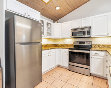 9358 Heathridge Drive - Photo Thumbnail 5