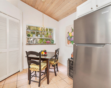 9358 Heathridge Drive - Photo Thumbnail 7
