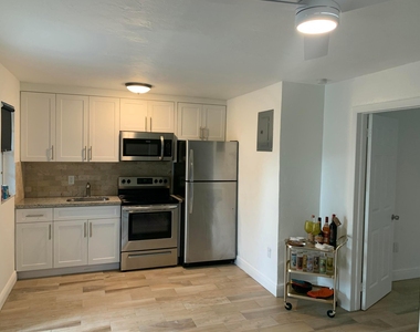 1436 Ne 2nd Avenue - Photo Thumbnail 4