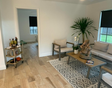 1436 Ne 2nd Avenue - Photo Thumbnail 2