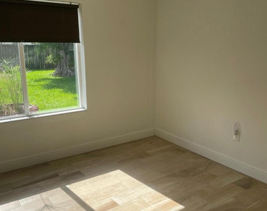 1436 Ne 2nd Avenue - Photo Thumbnail 9