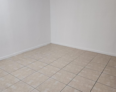 390 Racquet Club Road - Photo Thumbnail 5