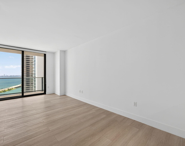 501 Ne 31 Street - Photo Thumbnail 7