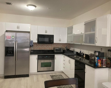 1617 N Flagler Drive - Photo Thumbnail 6