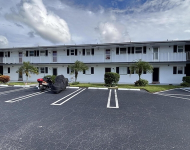 1112 Lake Terrace - Photo Thumbnail 2