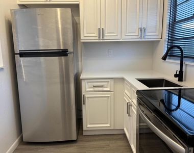 1112 Lake Terrace - Photo Thumbnail 4