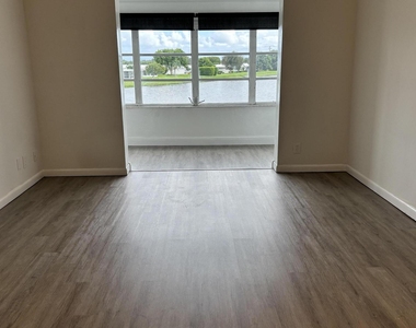1112 Lake Terrace - Photo Thumbnail 7