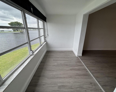 1112 Lake Terrace - Photo Thumbnail 9