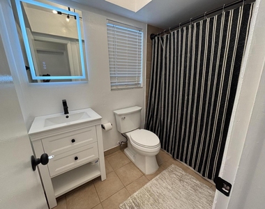 1112 Lake Terrace - Photo Thumbnail 13