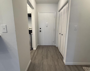 1112 Lake Terrace - Photo Thumbnail 17