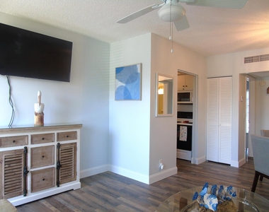 309 Circle Drive S - Photo Thumbnail 4